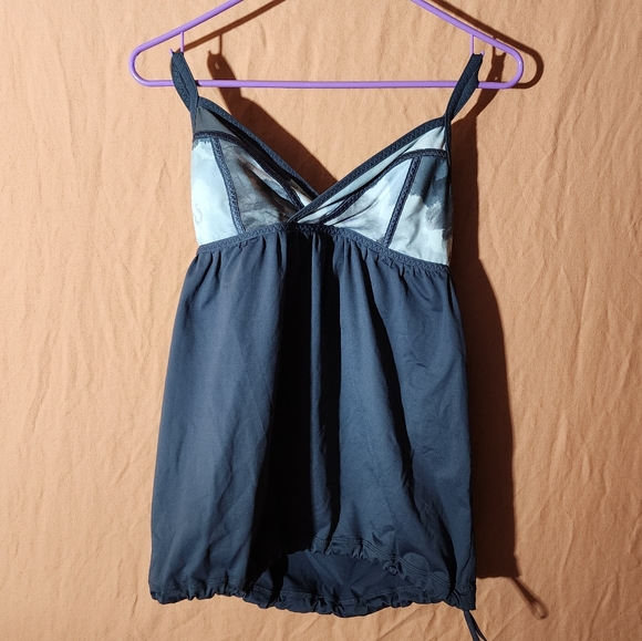 LuluLemon Rehearsal tank - Picture 1 of 5